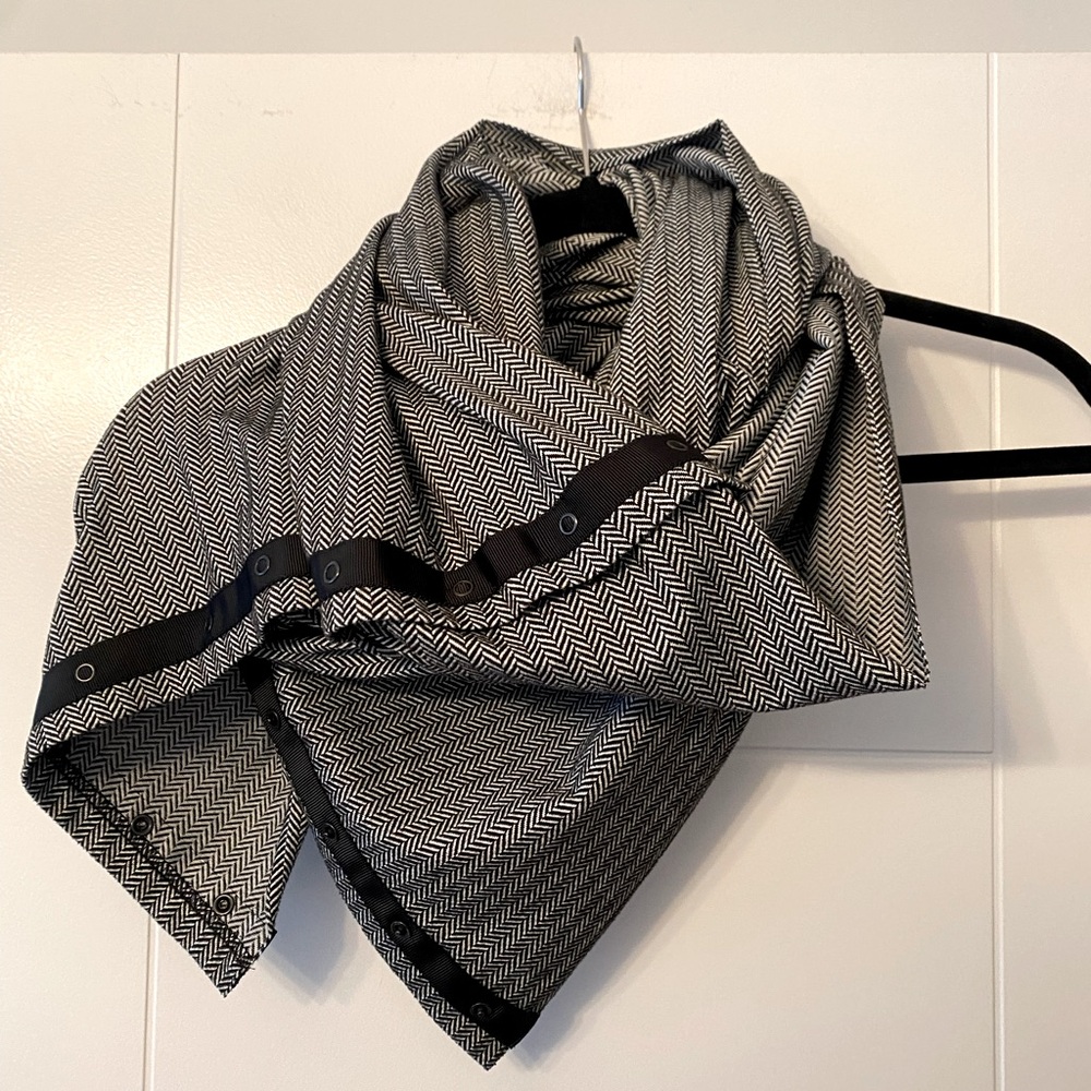LULULEMON- Vinyasa Scarf